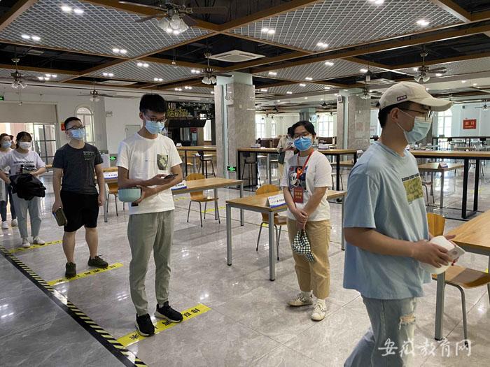 安徽医科大学临床医学院组建青年师生志愿服务工作队迎接首批返校学生(图3)