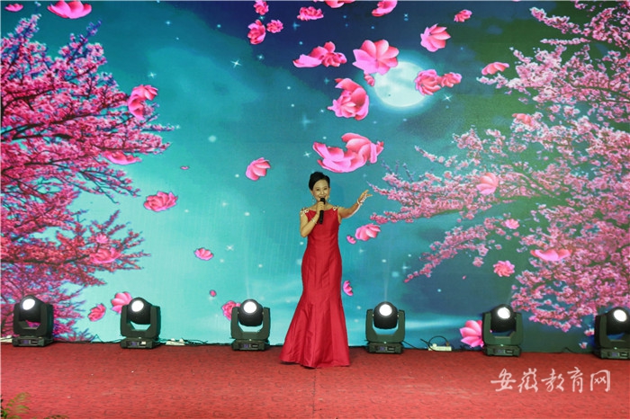 1.黄梅戏（教工）.JPG