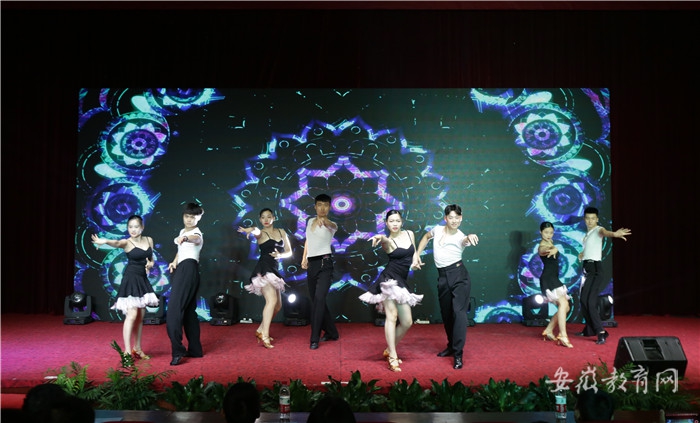 4.体育舞蹈.JPG